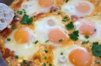 Ovos ao molho de tomate